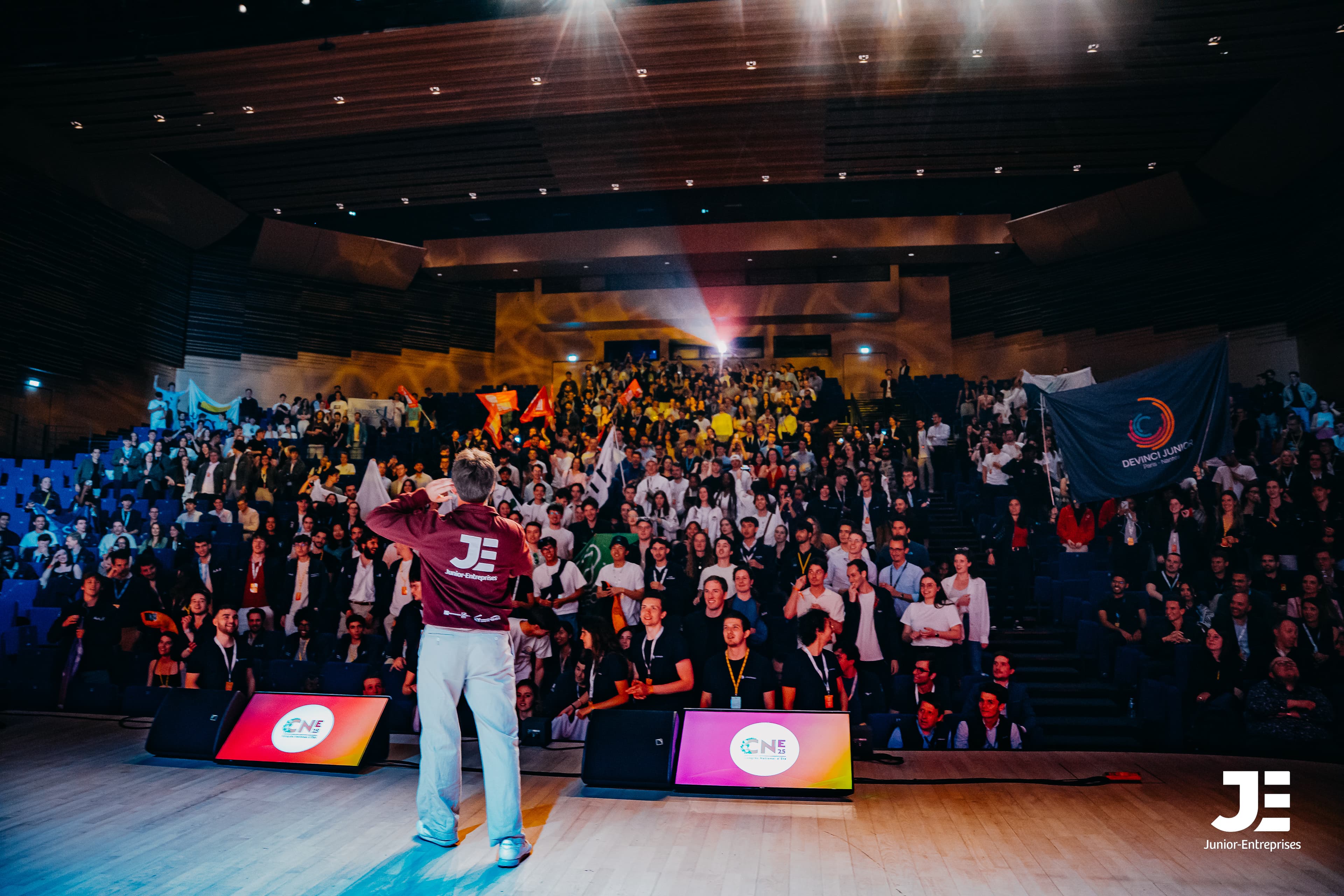 Collaboration autour d'un bureau